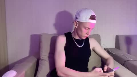 Travis online show from April 8, 9:20 am