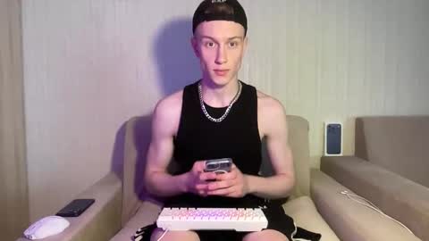 Travis online show from May 3, 9:48 am