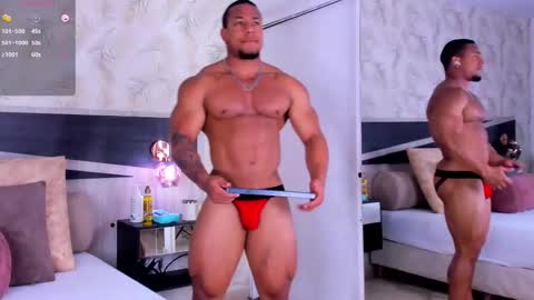 Snapshot of travis_lenox_ chatting on November 4, 9:03 pm Travis online show from November 4, 9:03 pm