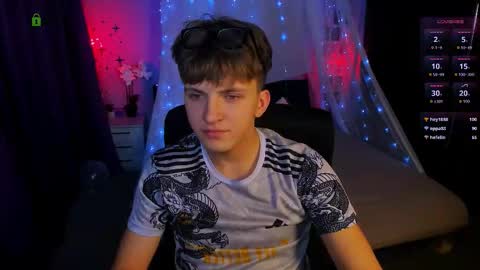 Travis online show from November 6, 8:10 pm