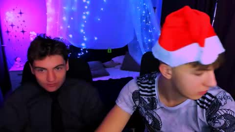 Travis online show from December 14, 8:13 pm