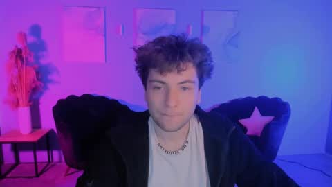 Travis online show from May 3, 9:04 am