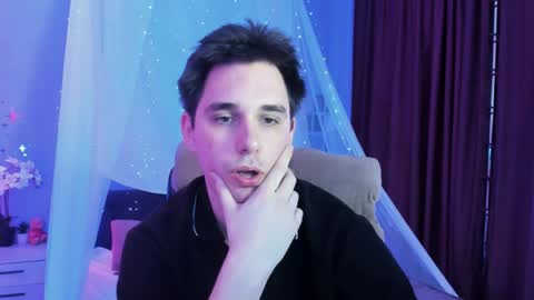 Travis online show from May 20, 9:04 am