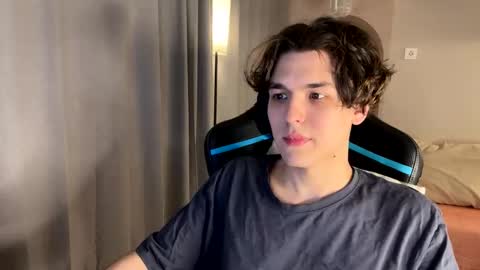 travisrivas online show from May 5, 2:41 am