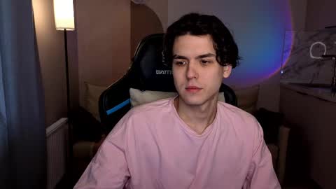 travisrivas online show from May 17, 7:28 am