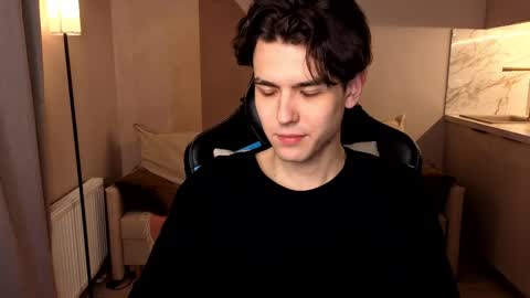 travisrivas online show from June 1, 1:51 am