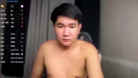 Snapshot of trebz_01 chatting on July 6, 10:12 am trebz_01 online show from July 6, 10:12 am