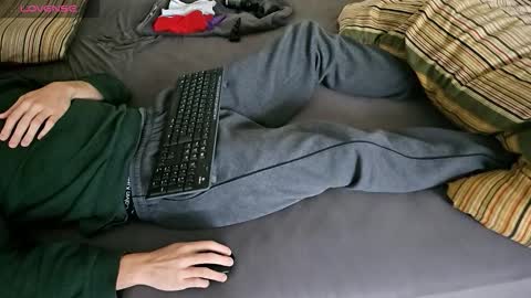 Snapshot of tree1989 chatting on October 26, 12:55 pm tree1989 online show from October 26, 12:55 pm