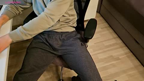 Snapshot of tree1989 chatting on November 4, 6:51 pm tree1989 online show from November 4, 6:51 pm