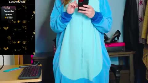 Snapshot of treejeanne chatting on November 1, 3:30 am TreeJeanne online show from November 1, 3:30 am