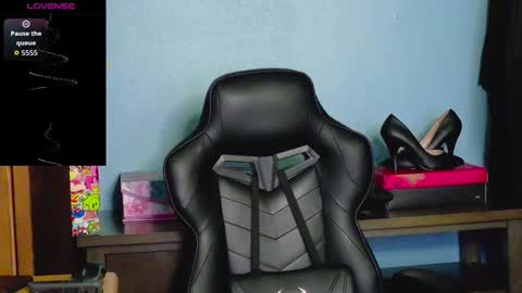 Snapshot of treejeanne chatting on November 15, 3:04 am TreeJeanne online show from November 15, 3:04 am