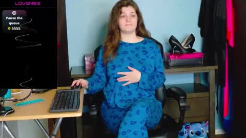 Snapshot of treejeanne chatting on November 16, 2:17 am TreeJeanne online show from November 16, 2:17 am