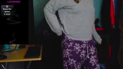 Snapshot of treejeanne chatting on November 18, 2:28 am TreeJeanne online show from November 18, 2:28 am