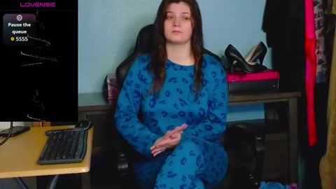 Snapshot of treejeanne chatting on November 25, 1:27 am TreeJeanne online show from November 25, 1:27 am