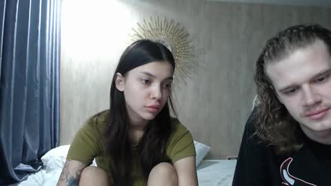 Snapshot of treezyny chatting on December 11, 3:02 am Sarah And Jon online show from December 11, 3:02 am