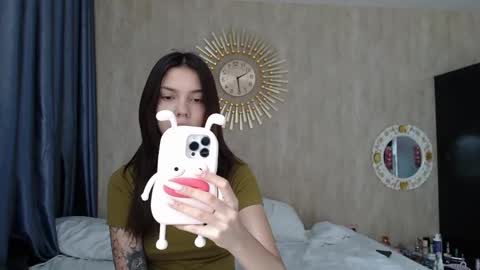 Snapshot of treezyny chatting on December 13, 2:43 am Sarah And Jon online show from December 13, 2:43 am