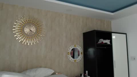 Snapshot of treezyny chatting on December 27, 3:09 am Sarah And Jon online show from December 27, 3:09 am