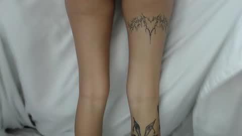 Snapshot of treezyny chatting on December 31, 4:16 am Sarah And Jon online show from December 31, 4:16 am