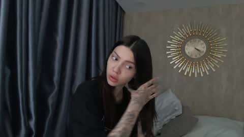 Snapshot of treezyny chatting on January 4, 11:27 pm Sarah And Jon online show from January 4, 11:27 pm