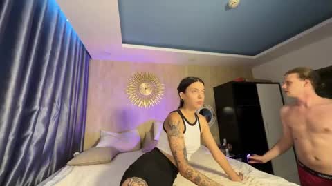 Snapshot of treezyny chatting on February 1, 5:49 am Sarah And Jon online show from February 1, 5:49 am