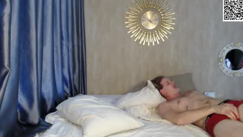 Snapshot of treezyny chatting on February 12, 4:33 am Sarah And Jon online show from February 12, 4:33 am