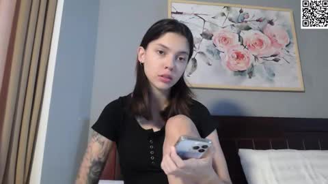 Snapshot of treezyny chatting on February 28, 3:48 am Sarah And Jon online show from February 28, 3:48 am