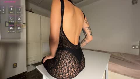 Snapshot of treezyny chatting on September 16, 5:41 am Sarah And Jon online show from September 16, 5:41 am