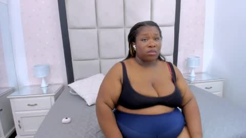 Snapshot of treisyvixen chatting on May 27, 3:14 am Treisy Vixen big ass online show from May 27, 3:14 am