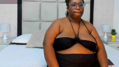 Snapshot of treisyvixen chatting on June 30, 4:24 am Treisy Vixen big ass online show from June 30, 4:24 am