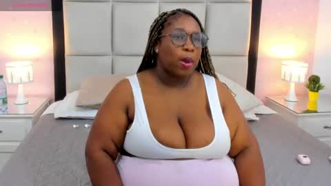 Snapshot of treisyvixen chatting on July 1, 3:08 am Treisy Vixen big ass online show from July 1, 3:08 am