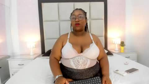 Snapshot of treisyvixen chatting on July 10, 3:11 am Treisy Vixen big ass online show from July 10, 3:11 am