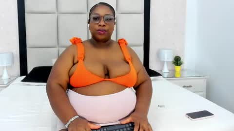 Snapshot of treisyvixen chatting on July 12, 3:08 am Treisy Vixen big ass online show from July 12, 3:08 am