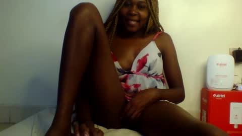 Snapshot of tresyamber chatting on June 6, 7:24 am tresyamber online show from June 6, 7:24 am