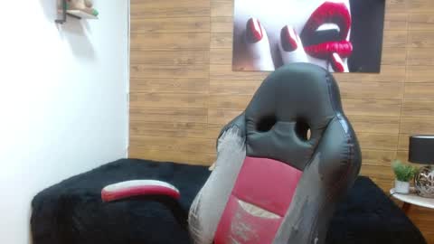 Snapshot of trevor_mob chatting on May 22, 7:52 pm trevor_mob online show from May 22, 7:52 pm