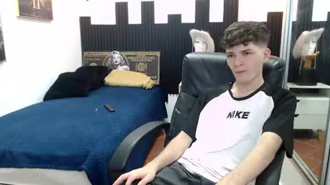 Snapshot of trevor_mob chatting on June 9, 7:36 pm trevor_mob online show from June 9, 7:36 pm