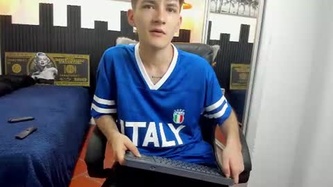 Snapshot of trevor_mob chatting on June 13, 6:17 pm trevor_mob online show from June 13, 6:17 pm
