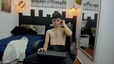 Snapshot of trevor_mob chatting on June 16, 3:03 pm trevor_mob online show from June 16, 3:03 pm
