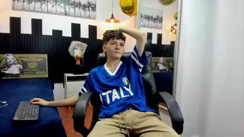 Snapshot of trevor_mob chatting on June 17, 4:52 pm trevor_mob online show from June 17, 4:52 pm