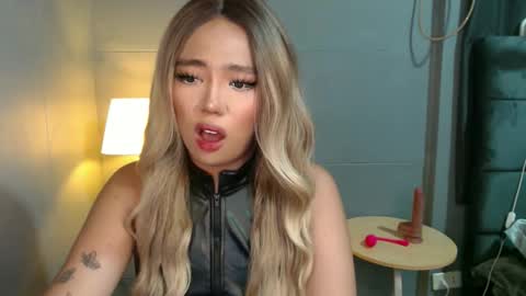 Snapshot of trexie_fucks15 chatting on November 4, 5:45 pm trexie_fucks15 online show from November 4, 5:45 pm