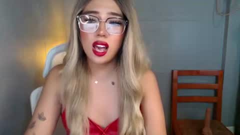 Snapshot of trexie_fucks15 chatting on December 15, 12:04 am trexie_fucks15 online show from December 15, 12:04 am