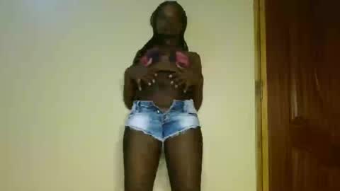 Snapshot of trey_queens chatting on June 24, 5:56 pm trey_queens online show from June 24, 5:56 pm