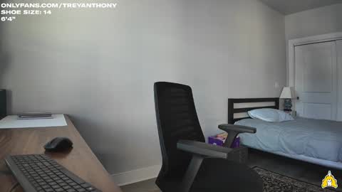Snapshot of treyanthony chatting on October 17, 1:57 pm decentanthony online show from October 17, 1:57 pm