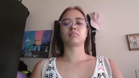 triana_bell online show from March 6, 5:53 pm