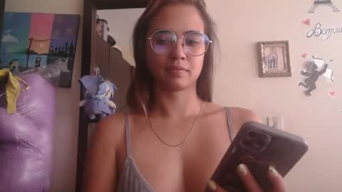 triana_bell online show from April 29, 5:17 pm