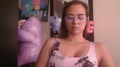 triana_bell online show from May 1, 5:39 pm