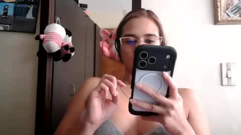 Snapshot of triana_bell chatting on June 20, 7:05 pm triana_bell online show from June 20, 7:05 pm