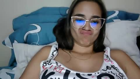 Snapshot of triana_bell chatting on June 22, 3:25 am triana_bell online show from June 22, 3:25 am
