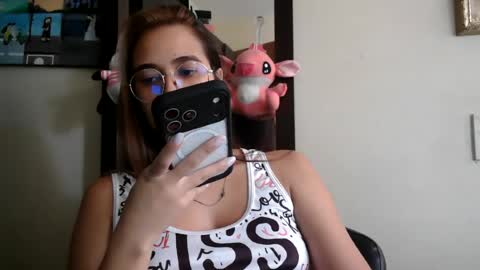Snapshot of triana_bell chatting on June 24, 4:17 pm triana_bell online show from June 24, 4:17 pm