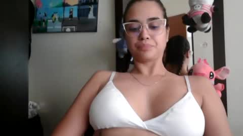 Snapshot of triana_bell chatting on July 28, 8:12 pm triana_bell online show from July 28, 8:12 pm