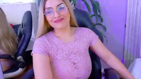 triana_crimson online show from July 18, 12:04 am